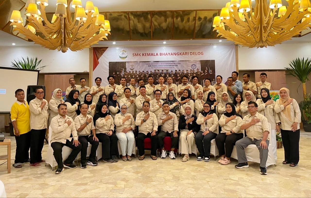 Keluarga Besar SMK Kemala Bhayangkari Delog